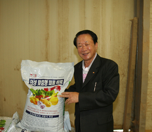 피롤비료를 생산하는 의성비료생산(주) 成禹鏞 대표