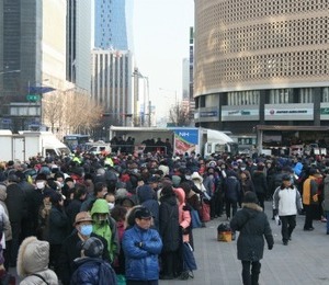 ‘한우전쟁’ 서울광장 한우직거래 장터 인산인해